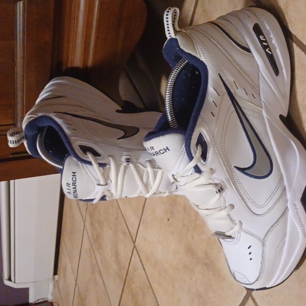 Air Monarch
